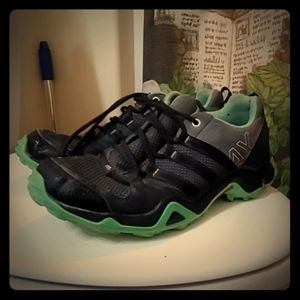 Women's hiking tennis shoes